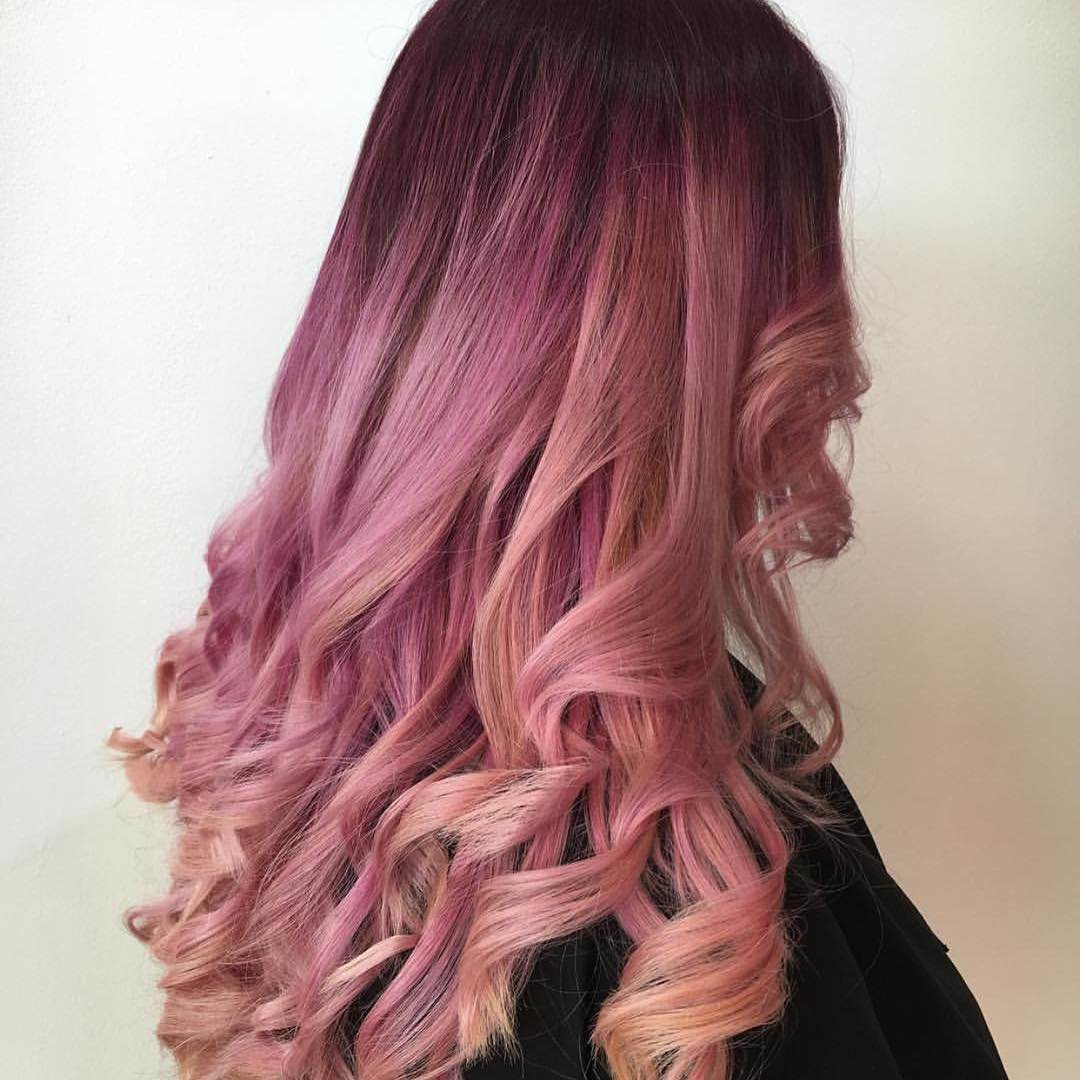 Модные оттенки розовых волос для женщин