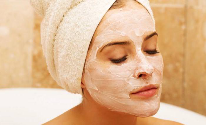 10 полезных свойств соды для лица и тела