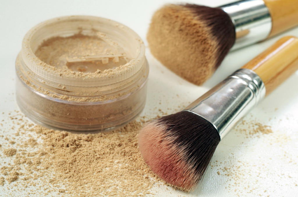 Минеральная пудра: достоинства косметического средства