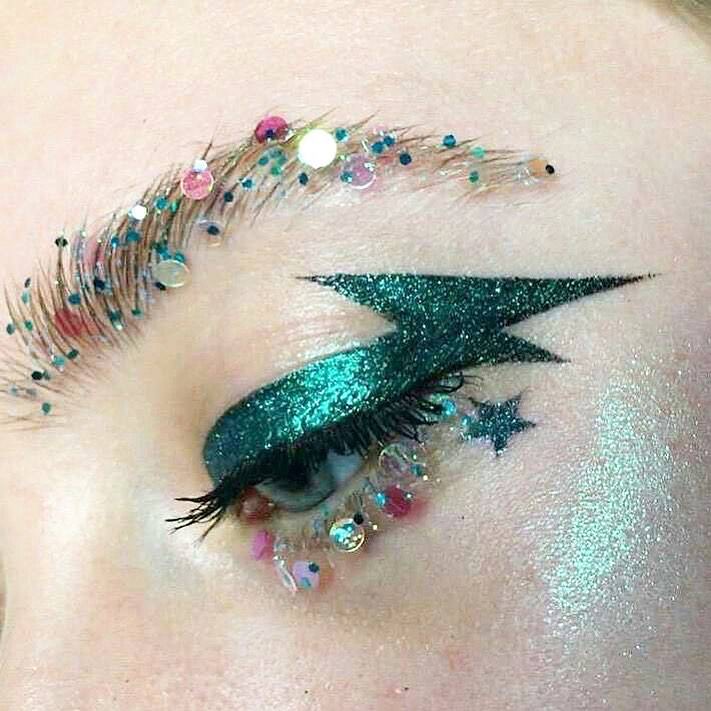 Новогодние брови: ещё один Instagram-тренд