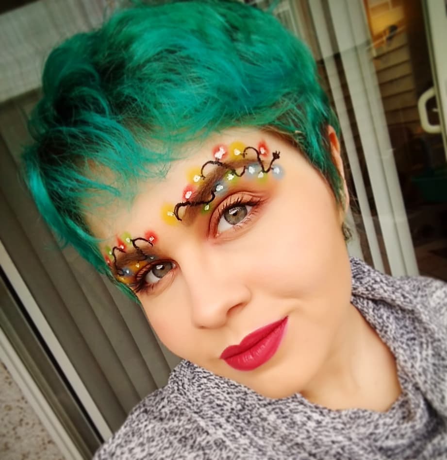 Новогодние брови: ещё один Instagram-тренд