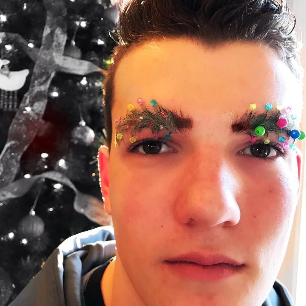 Новогодние брови: ещё один Instagram-тренд