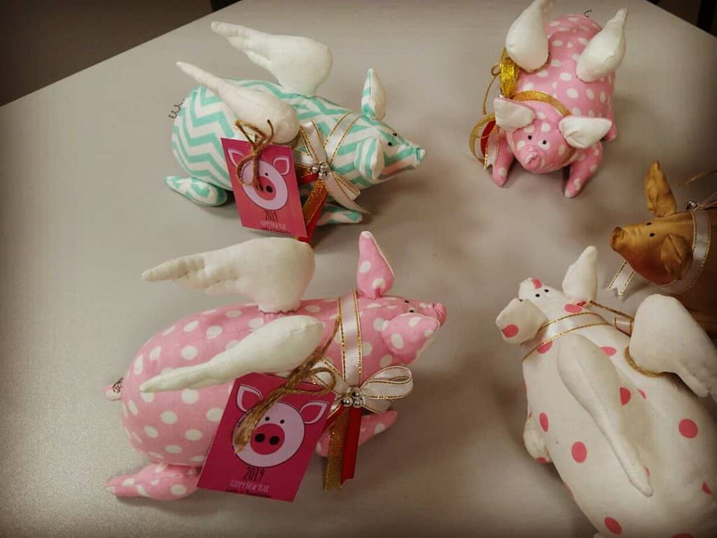 Символ года 2019 в странных исполнениях