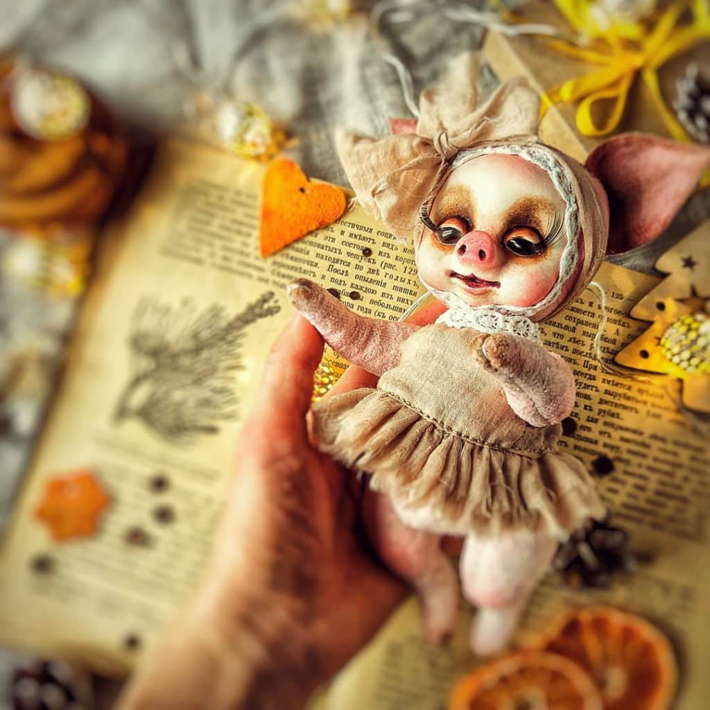 Символ года 2019 в странных исполнениях