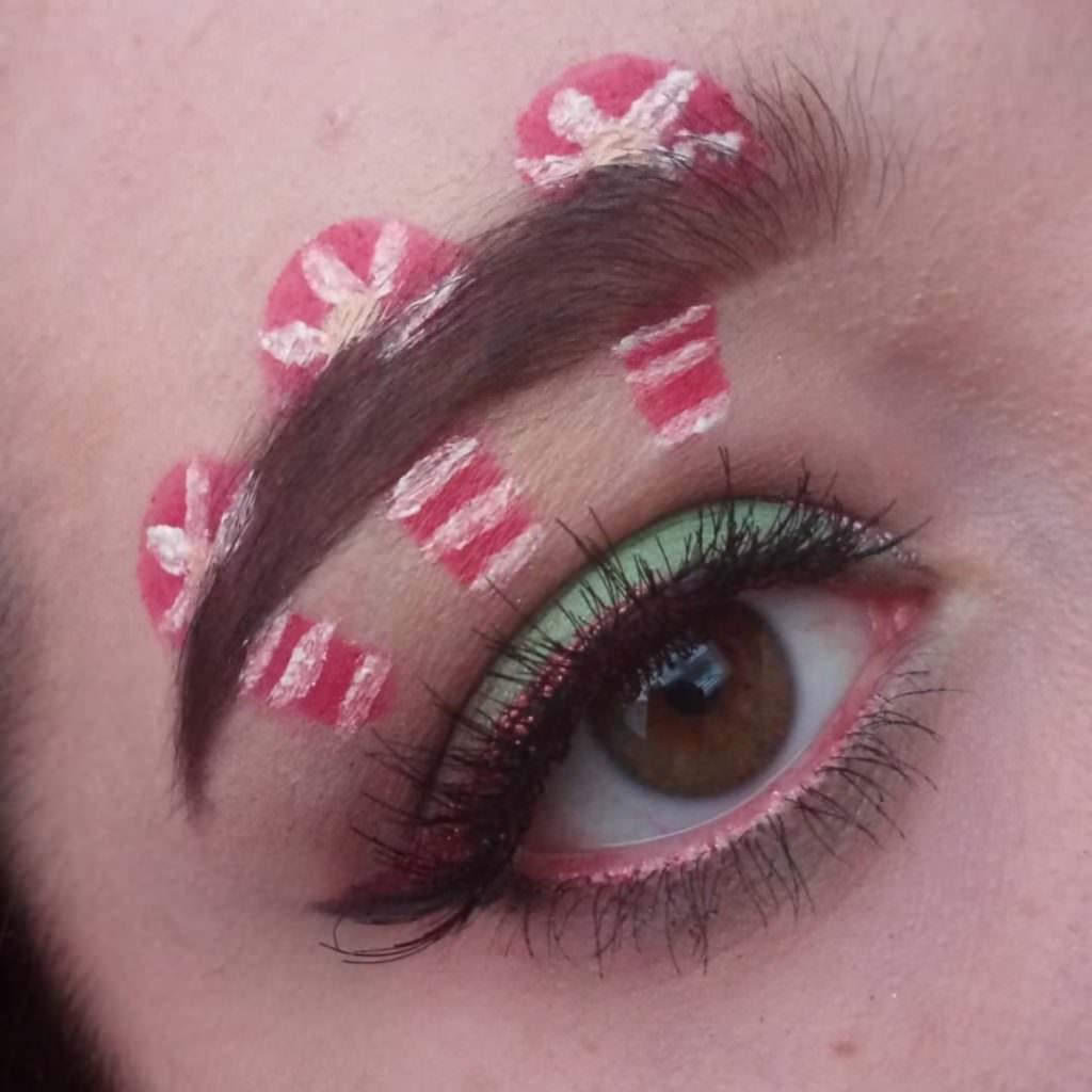 Новогодние брови: ещё один Instagram-тренд