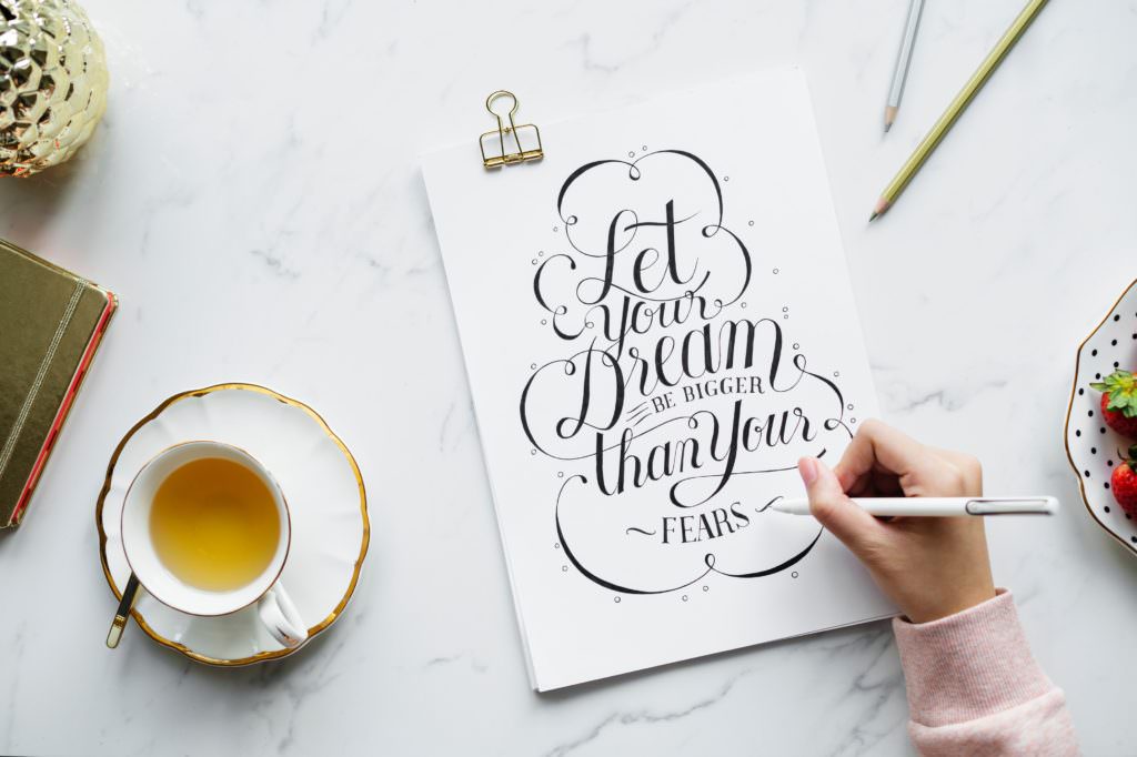 Как украсить новогодний стол: 5 простых идей