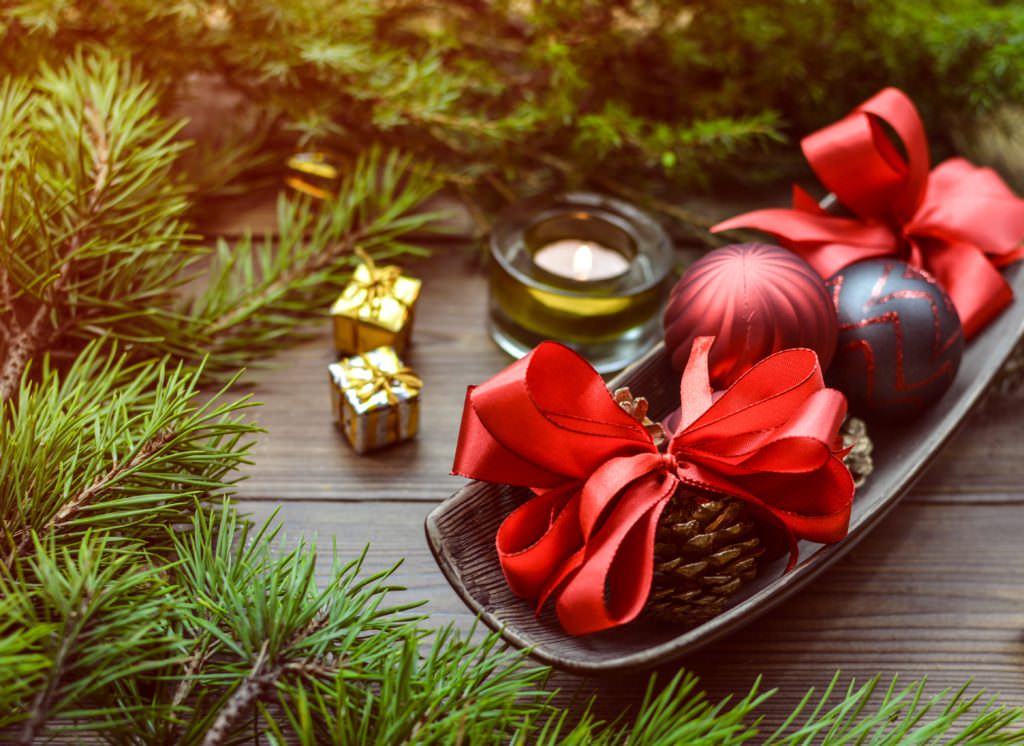 Как украсить новогодний стол: 5 простых идей