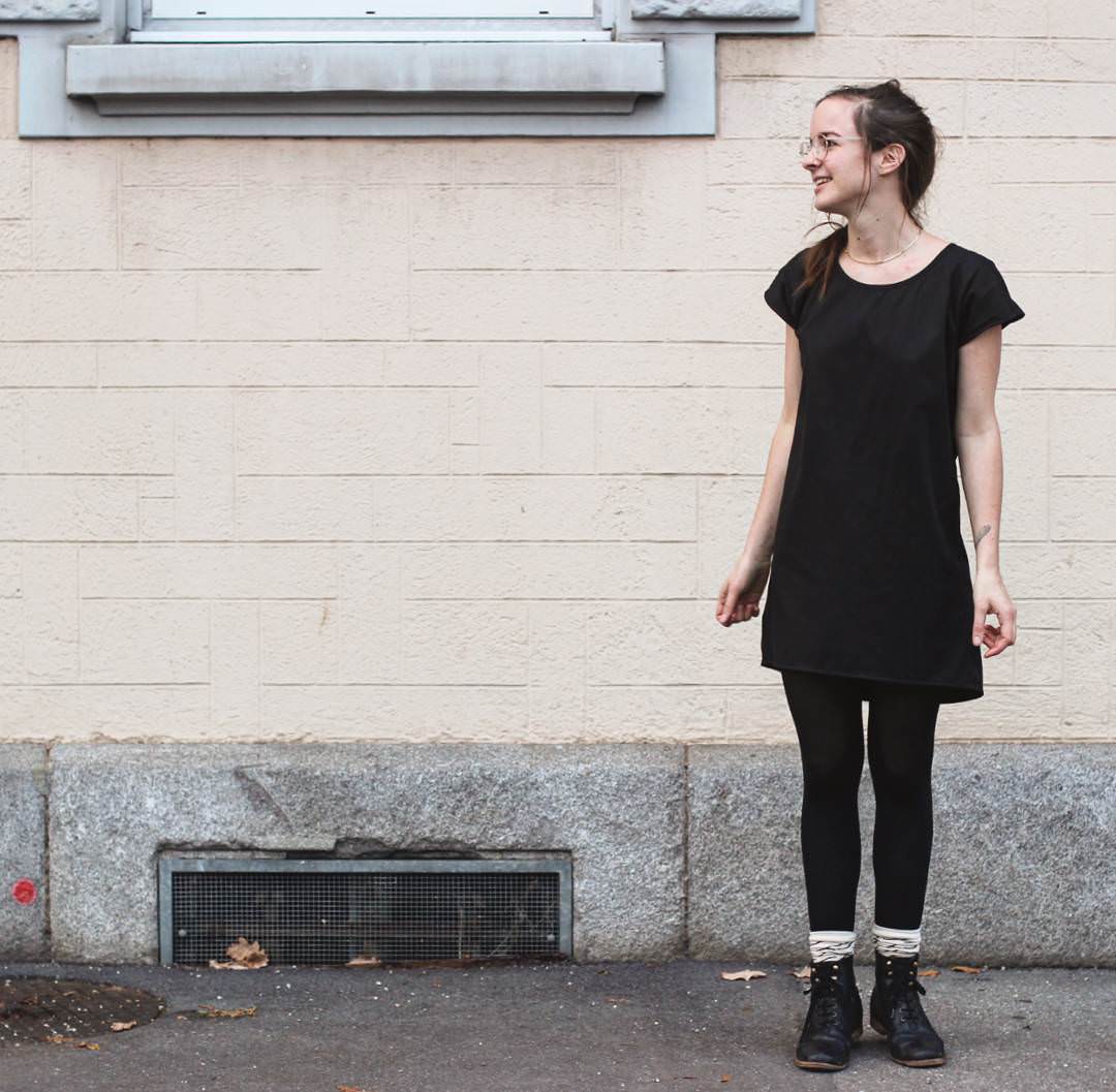 Год в одном платье: девушка отстаивает идею минимализма