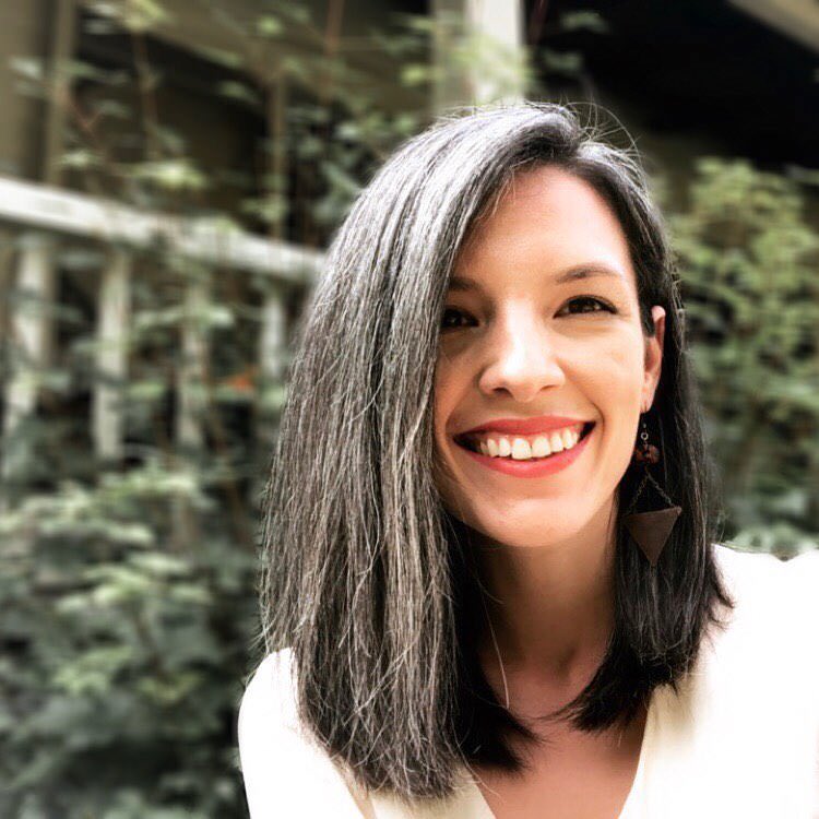 Instagram-тренд: женщины гордятся своей сединой