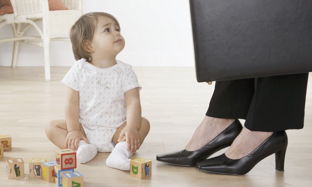 Как сохранить пособие после выхода из декрета