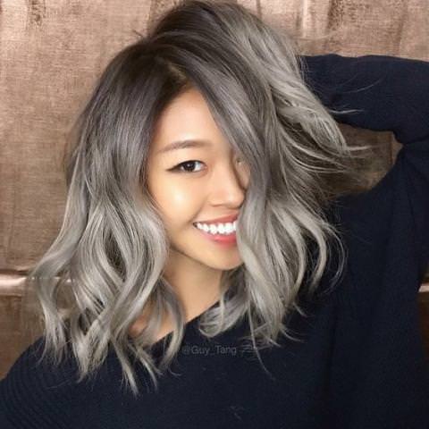 Седые волосы – то, что стоит попробовать в 2019-м