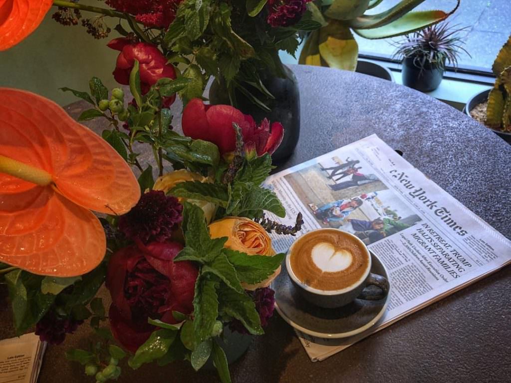 Насладиться кофе под аромат цветов: новый тренд из Нью-Йорка