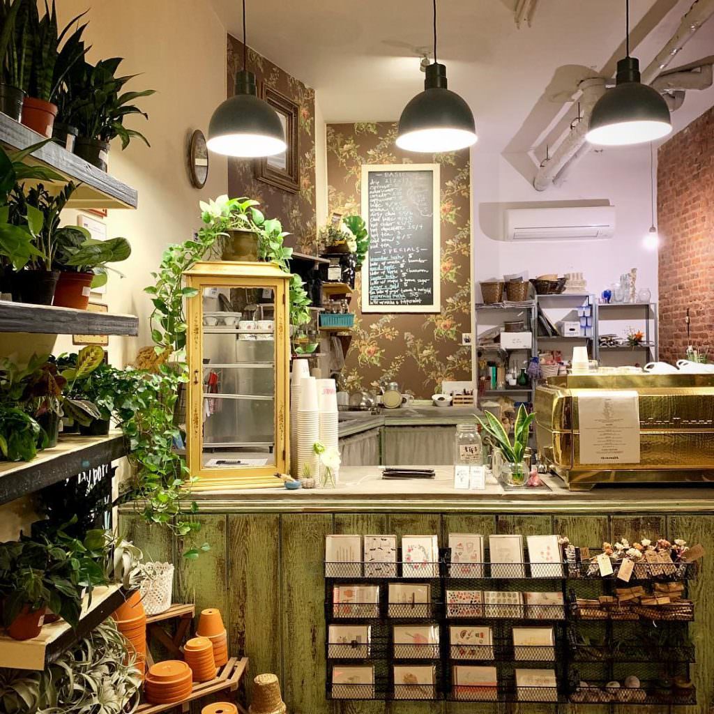 Насладиться кофе под аромат цветов: новый тренд из Нью-Йорка