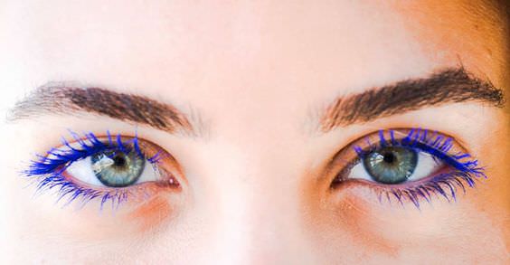 Весенний тренд макияжа: цветная тушь