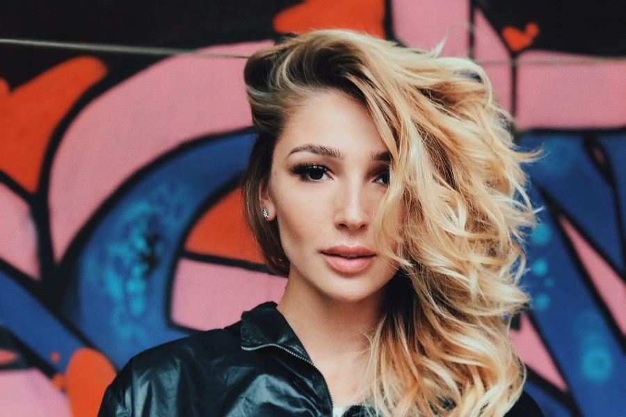 Блогерство в России: 7 самых эксцентричных блогерш на русском YouTube