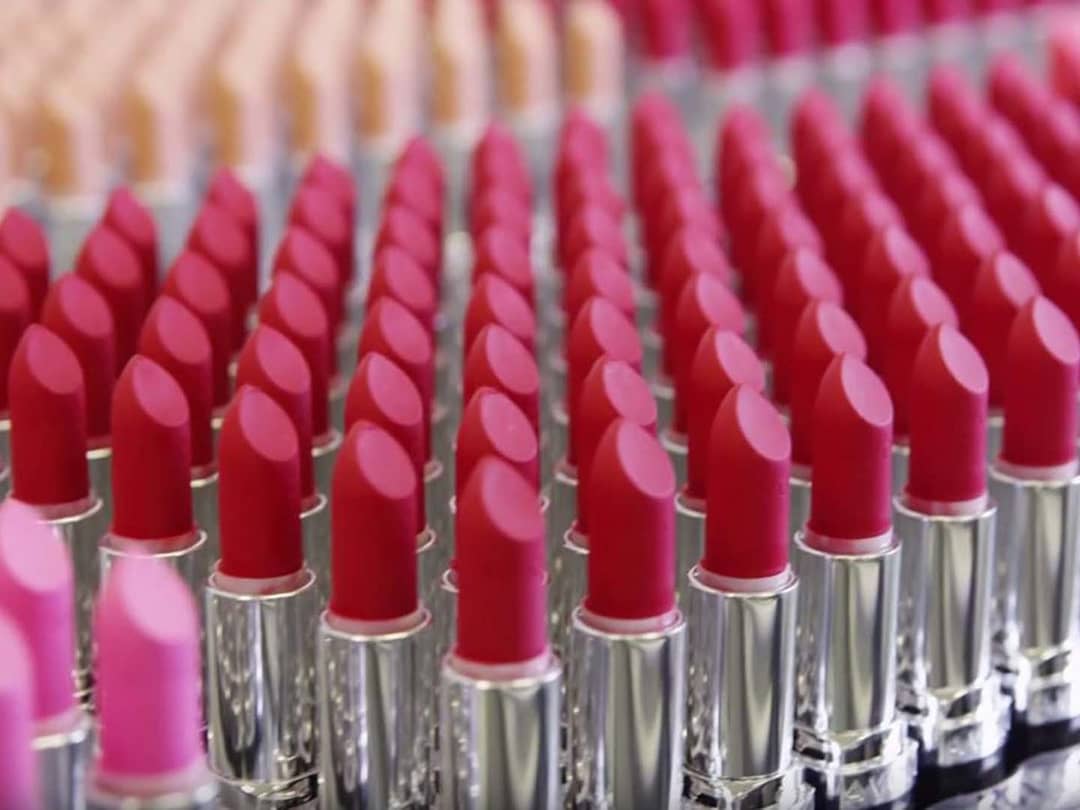 Кем и когда была придумана губная помада: история появления