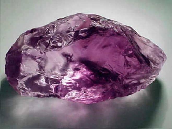 Александрит – императорский камень: магические и целебные свойства