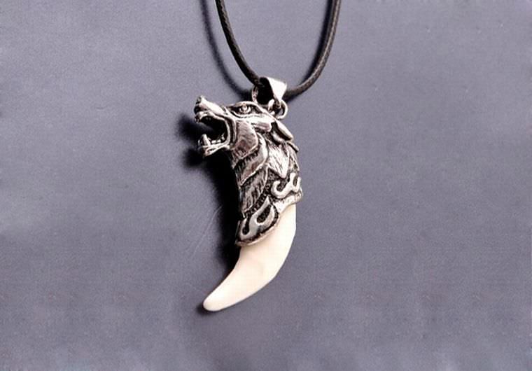 Амулет клык волка — значение и немного истории кулона
