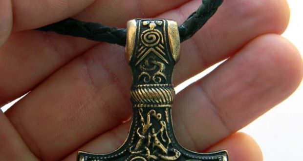 Амулет Молот Тора: что означает, история и метод использования