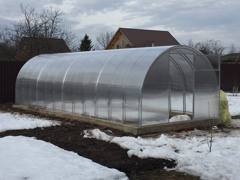 Арочная теплица радуга: характеристика и достоинства