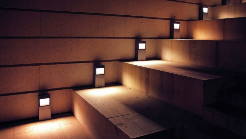 Автоматическая подсветка лестницы: типы и необходимое оборудование