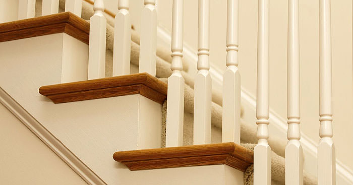 Балясины для лестницы из дерева: виды, преимущества и особенности