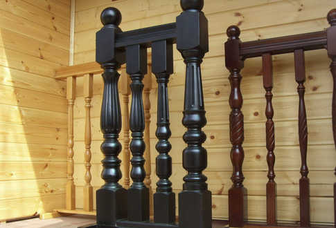 Балясины для лестницы из дерева: виды, преимущества и особенности