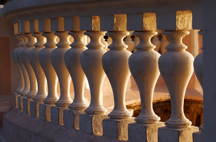 Балясины из бетона: характеристики, изготовление и монтаж