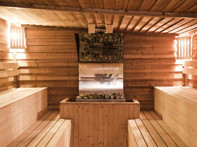 Баня по-черному: особенности, характеристики, монтаж печи – всё о банях