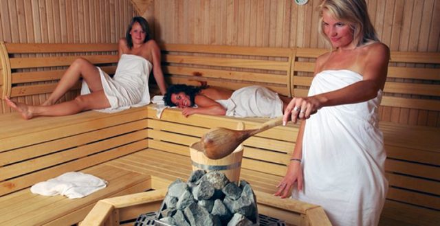 Баня при варикозе: можно ли посещать сауну?