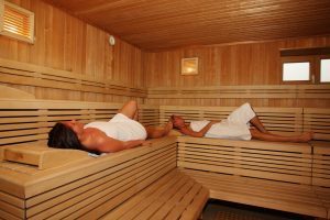 Баня при варикозе: можно ли посещать сауну?