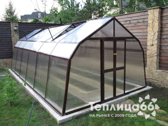 Березка: достоинства усиленной теплицы мансардного типа