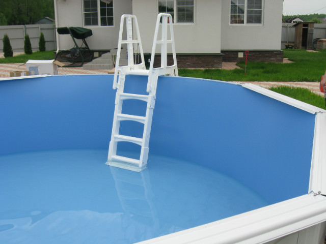 Бетонная лестница для бассейна