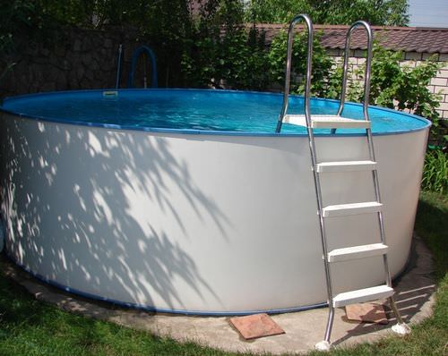 Бетонная лестница для бассейна