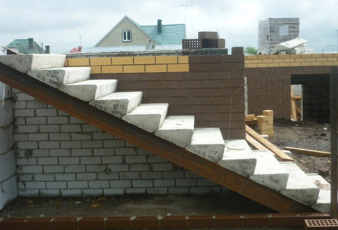 Бетонные и железобетонные ступени в обустройстве строений различного типа