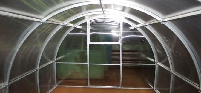 Царский домик: характеристика теплицы с повышенной прочностью