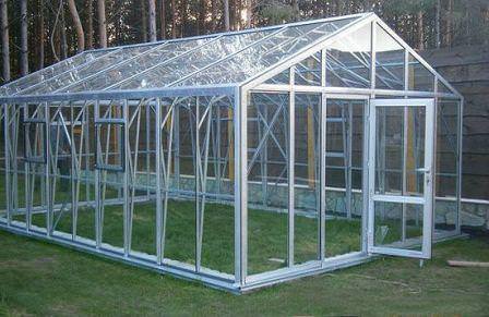 Чем хороши теплицы из стекла и алюминия