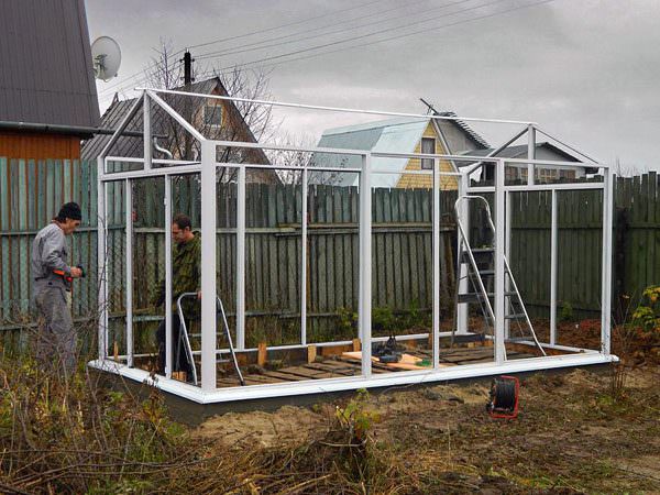 Чем хороши теплицы из стекла и алюминия