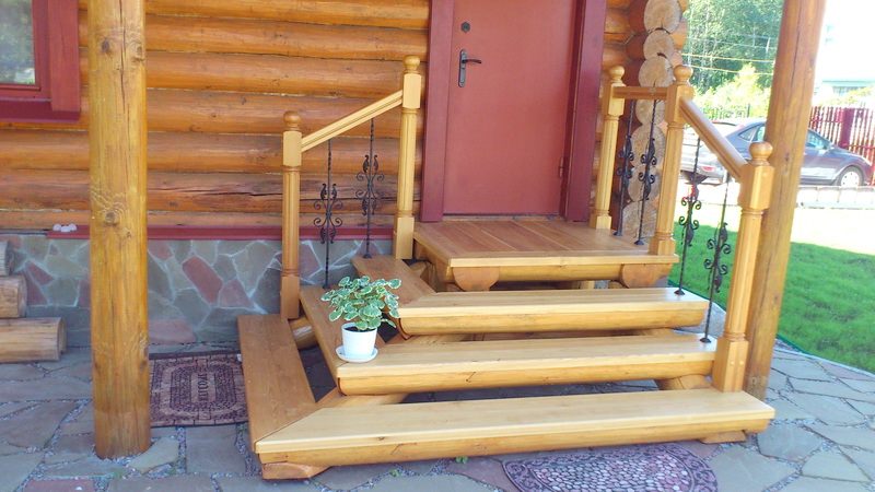 Чем покрасить деревянное крыльцо на улице: чем покрыть (обработать) чтобы дольше держалось