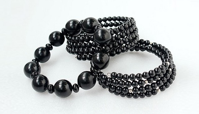 Черные камни: гагат камень мистиков, в чем его особенности и как используется