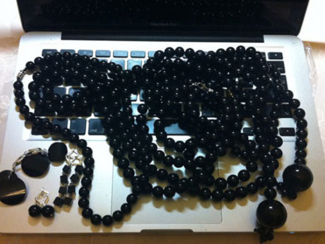 Черные камни: гагат камень мистиков, в чем его особенности и как используется