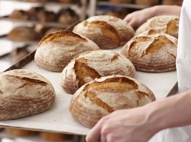 Черный хлеб является источником витамина