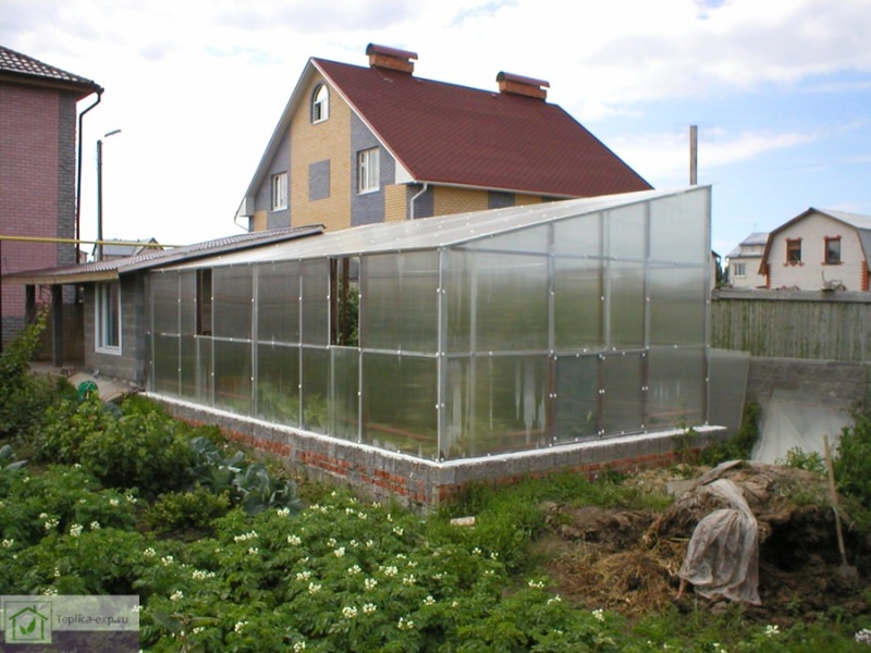 Что представляют собой односкатные теплицы?