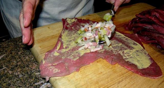 Что приготовить из лосятины: лучшие рецепты блюд из мяса и лосиной губы