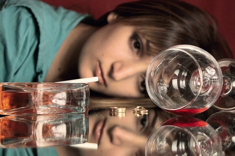 Что приводит человека к унынию: почему оно считается смертным грехом и как правильно избавиться от хандры