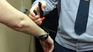 Что такое домашний арест, как мера пресечения: что можно, что нельзя, как работает браслет, условия