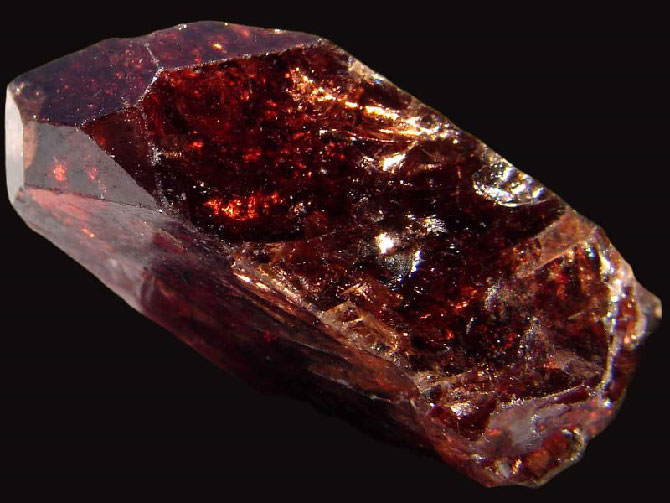 Циркон — свойства камня и значение для человека