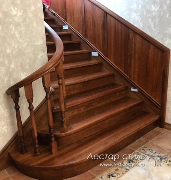 Деревянная лестница из сосны преимущества и особенности