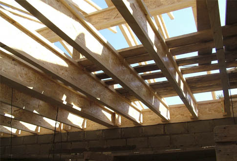 Деревянные балки перекрытия двутавровые: способы их устройства