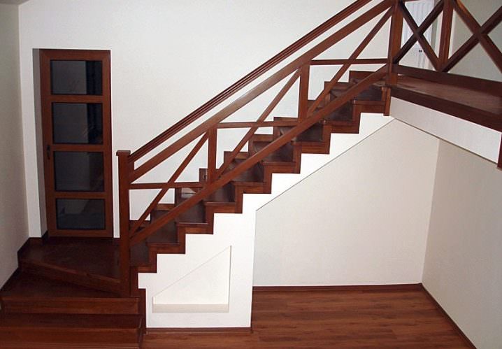 Деревянные поручни для перил: материалы и особенности установки